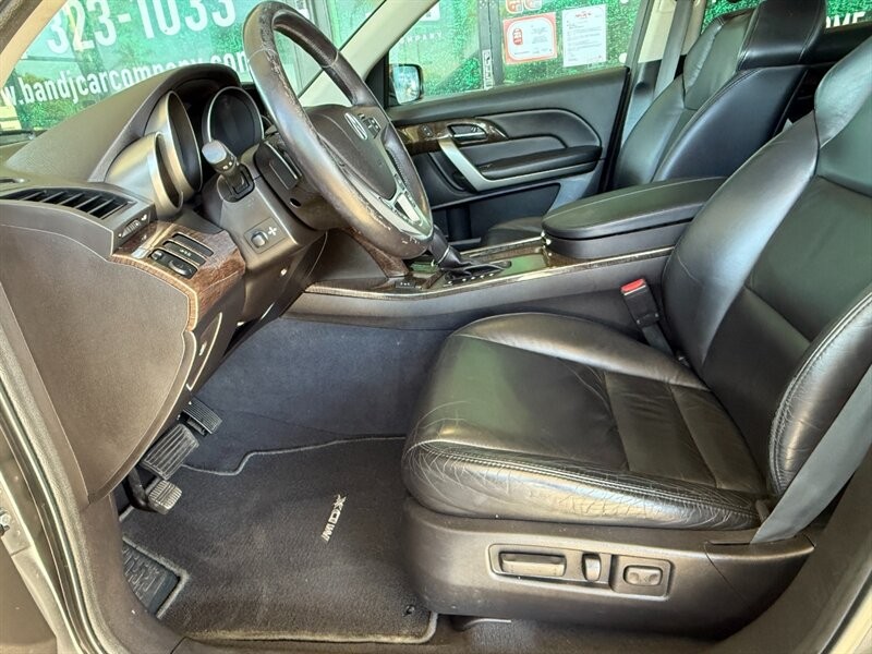 Acura MDX Vehicle Full-screen Gallery Image 19