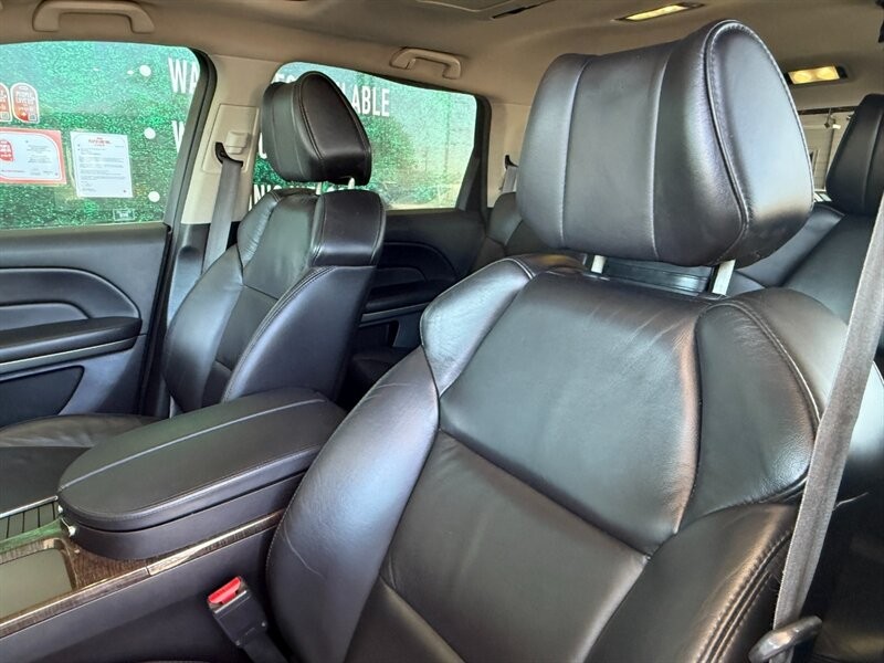 Acura MDX Vehicle Full-screen Gallery Image 20