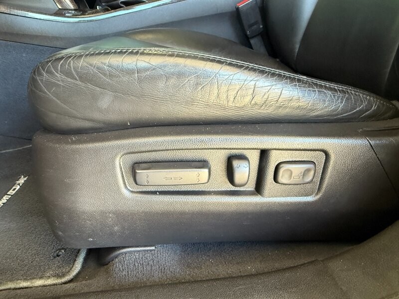 Acura MDX Vehicle Full-screen Gallery Image 21