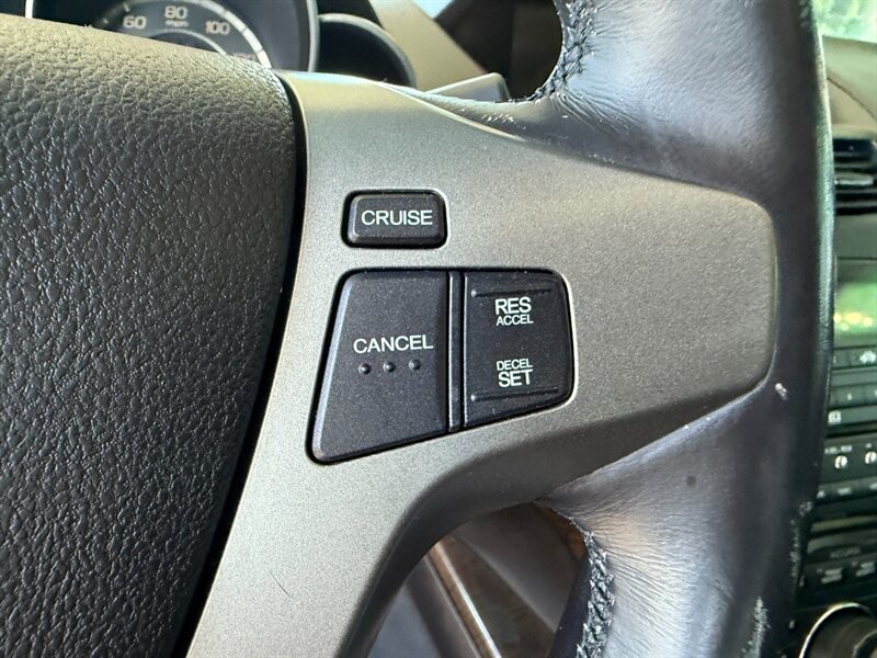 Acura MDX Vehicle Full-screen Gallery Image 24