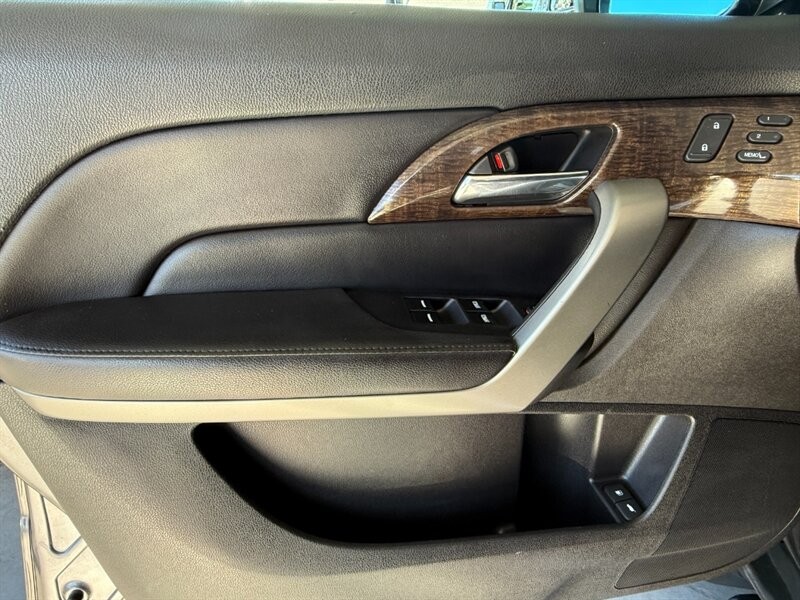 Acura MDX Vehicle Full-screen Gallery Image 26