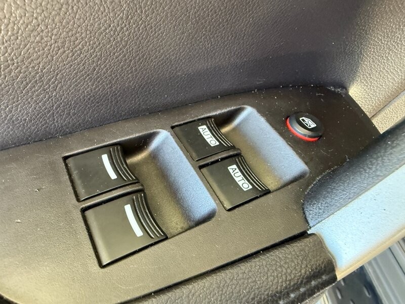 Acura MDX Vehicle Full-screen Gallery Image 27