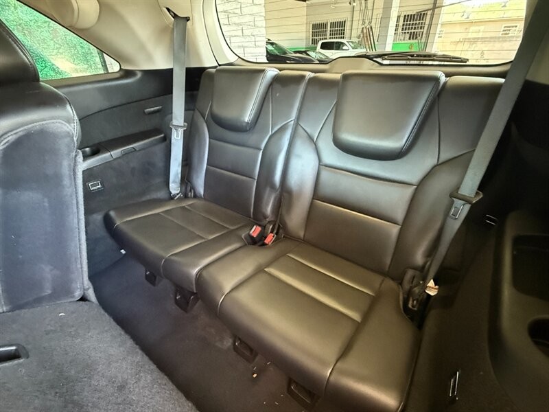Acura MDX Vehicle Full-screen Gallery Image 31