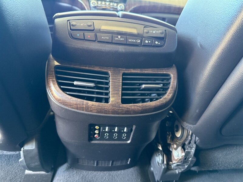 Acura MDX Vehicle Full-screen Gallery Image 32