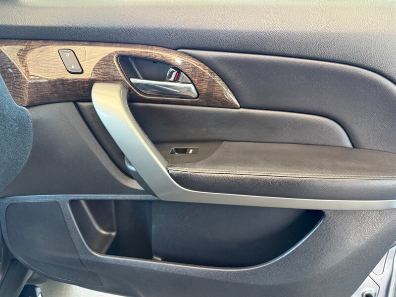 Acura MDX Vehicle Full-screen Gallery Image 33