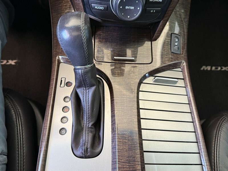 Acura MDX Vehicle Full-screen Gallery Image 39