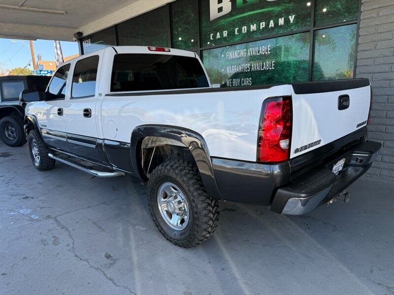 Chevrolet Silverado 2500HD Vehicle Full-screen Gallery Image 06