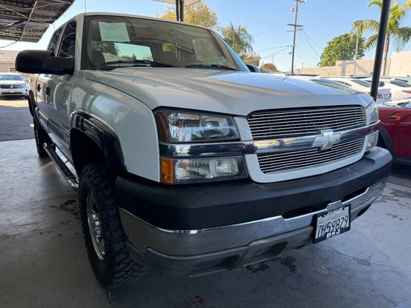Chevrolet Silverado 2500HD Vehicle Full-screen Gallery Image 09