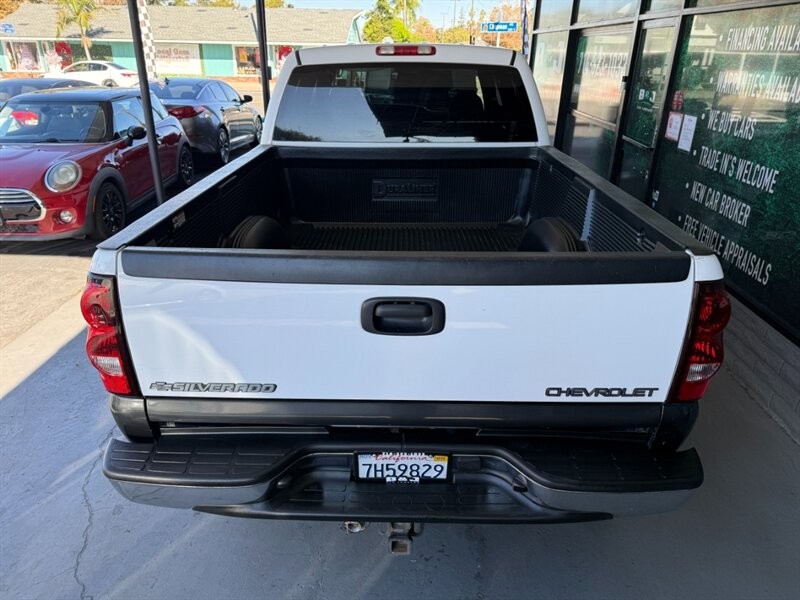 Chevrolet Silverado 2500HD Vehicle Full-screen Gallery Image 15