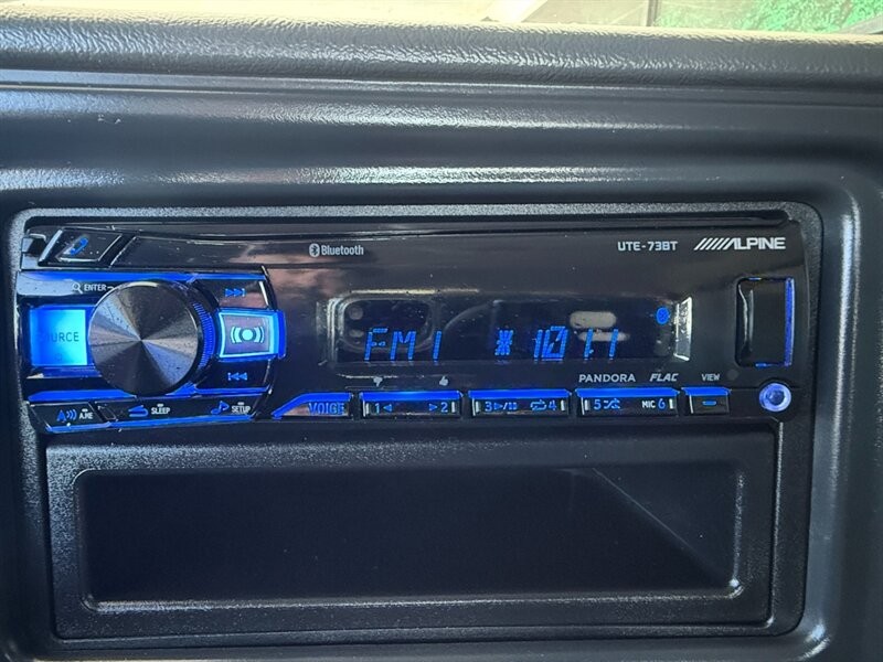 Chevrolet Silverado 2500HD Vehicle Full-screen Gallery Image 27