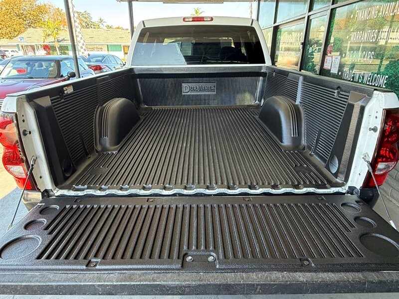 Chevrolet Silverado 2500HD Vehicle Full-screen Gallery Image 29