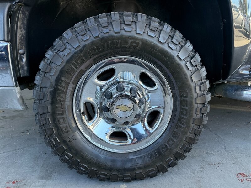 Chevrolet Silverado 2500HD Vehicle Full-screen Gallery Image 31