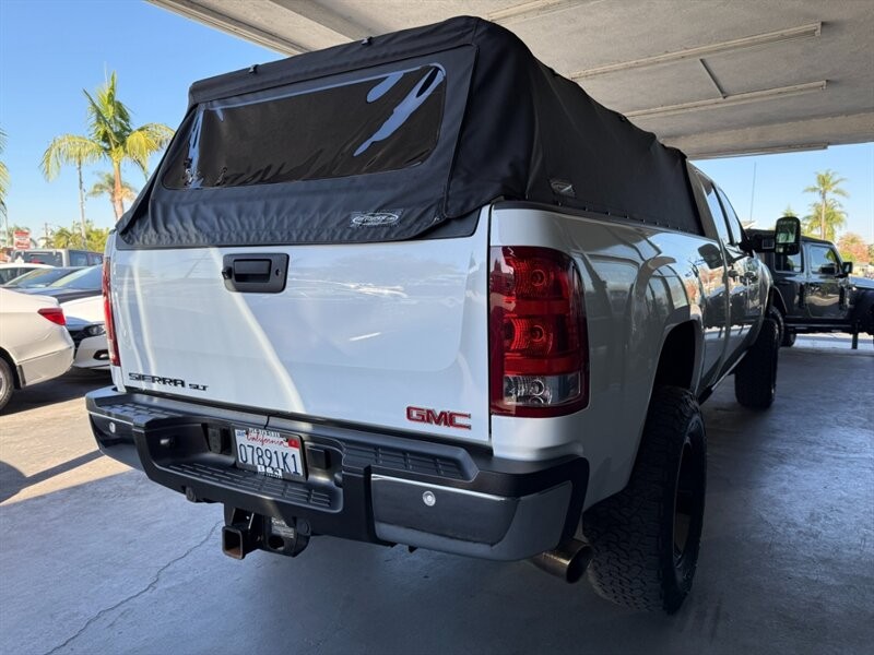 GMC Sierra 3500HD Vehicle Full-screen Gallery Image 11