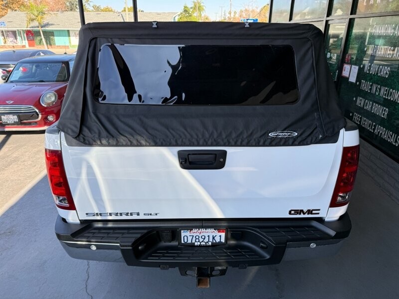 GMC Sierra 3500HD Vehicle Full-screen Gallery Image 15