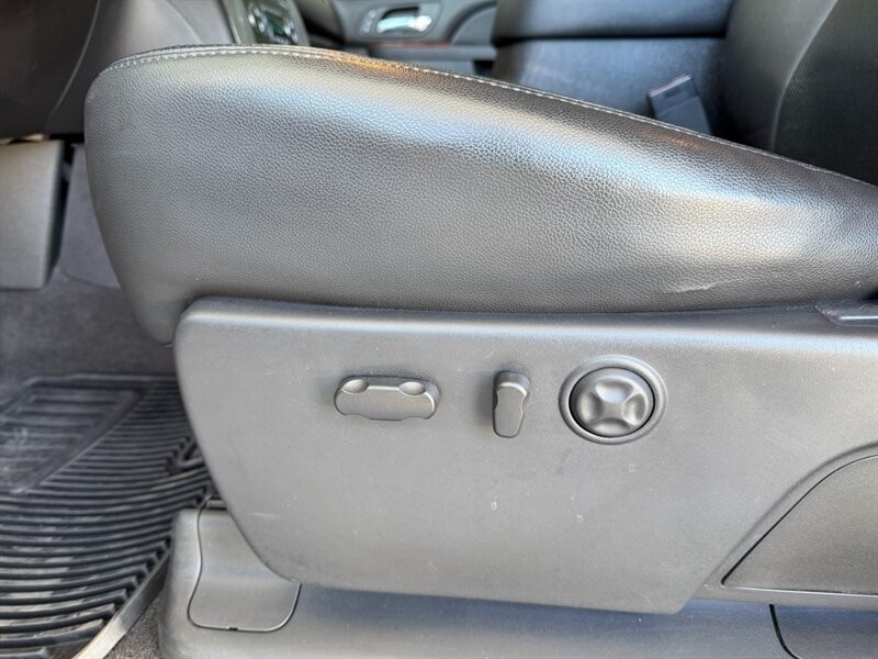 GMC Sierra 3500HD Vehicle Full-screen Gallery Image 21