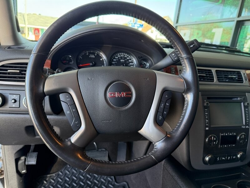 GMC Sierra 3500HD Vehicle Full-screen Gallery Image 22