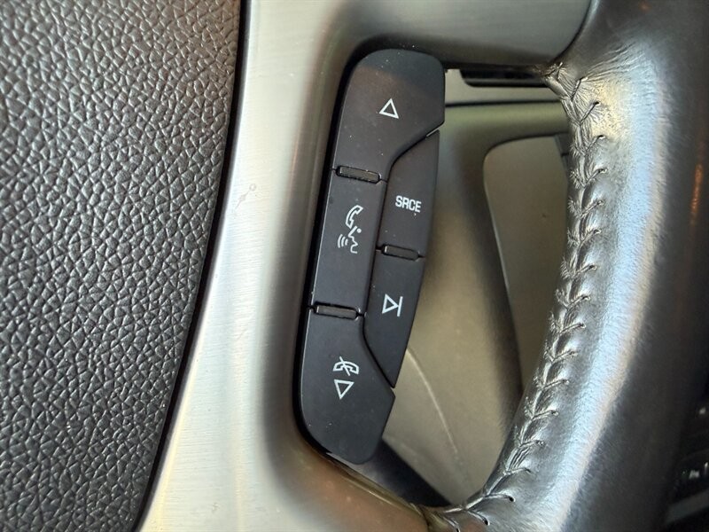 GMC Sierra 3500HD Vehicle Full-screen Gallery Image 24