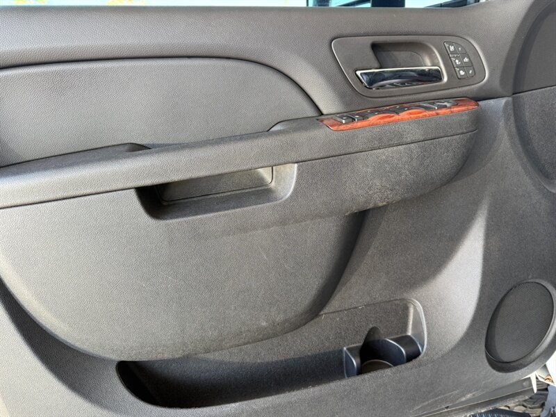 GMC Sierra 3500HD Vehicle Full-screen Gallery Image 25