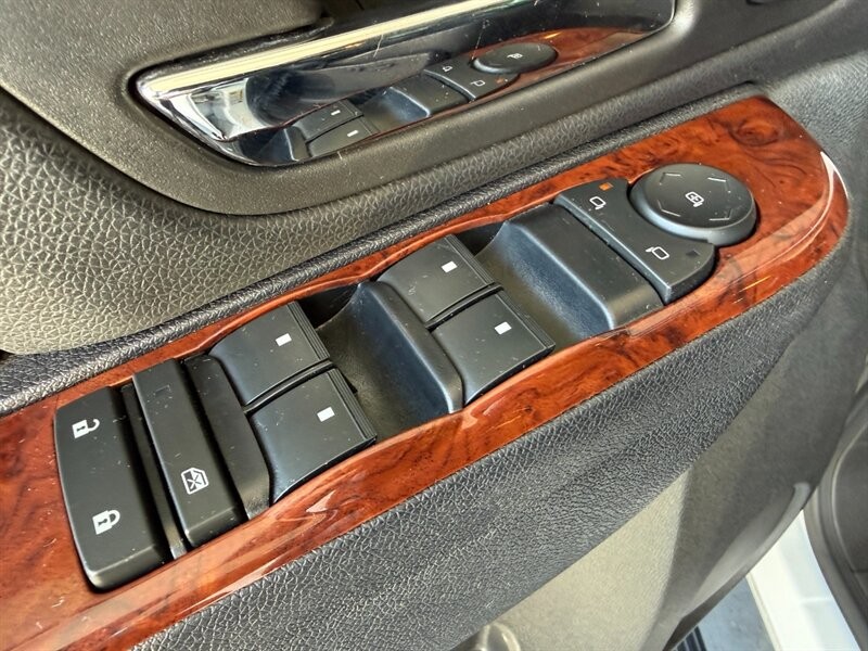 GMC Sierra 3500HD Vehicle Full-screen Gallery Image 26