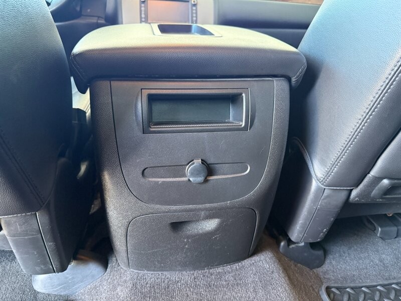 GMC Sierra 3500HD Vehicle Full-screen Gallery Image 30