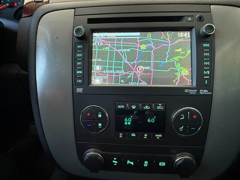 GMC Sierra 3500HD Vehicle Full-screen Gallery Image 38