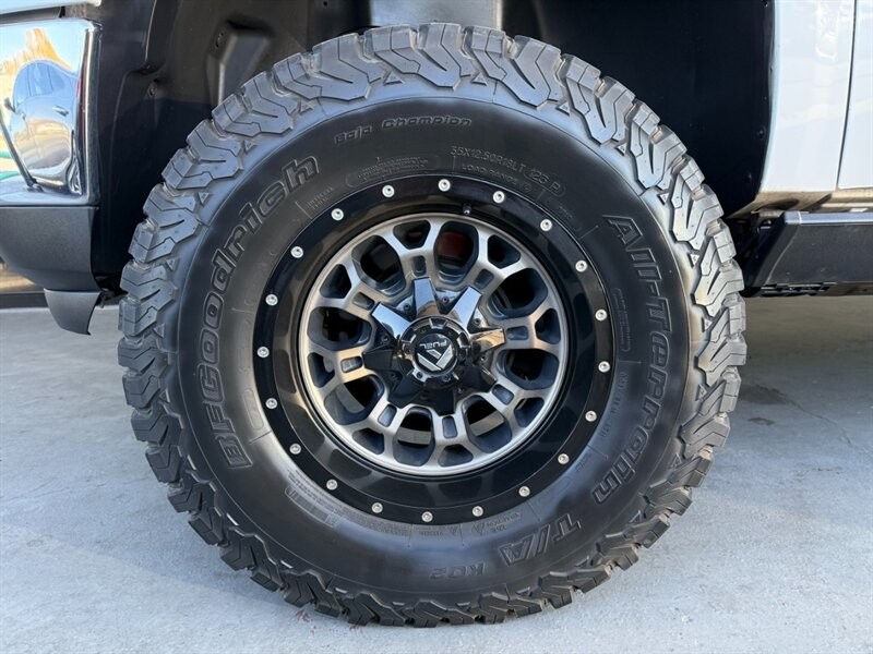 GMC Sierra 3500HD Vehicle Full-screen Gallery Image 41