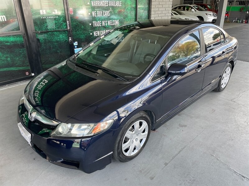 Honda Civic Sedan Vehicle Full-screen Gallery Image 02