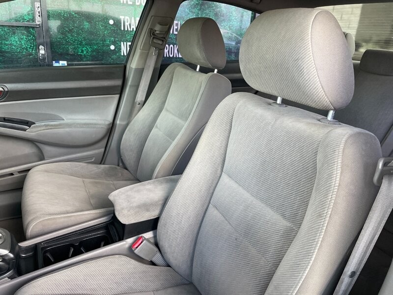 Honda Civic Sedan Vehicle Full-screen Gallery Image 18