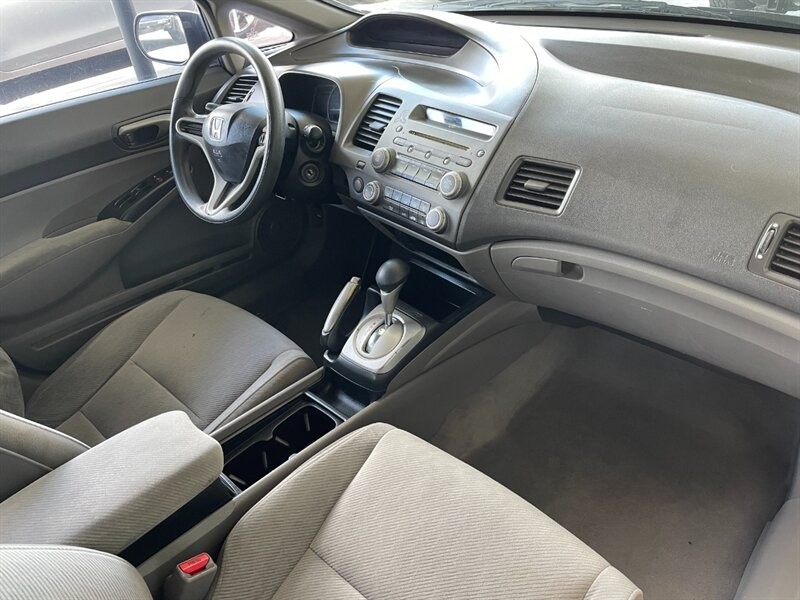 Honda Civic Sedan Vehicle Full-screen Gallery Image 24