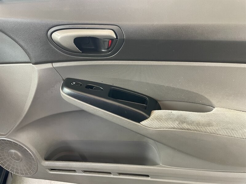 Honda Civic Sedan Vehicle Full-screen Gallery Image 25