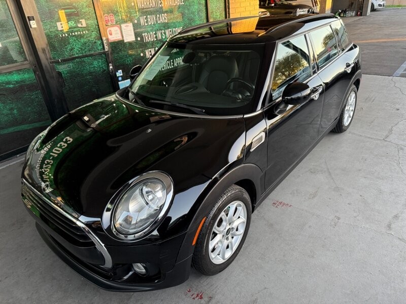 MINI Cooper Clubman Vehicle Full-screen Gallery Image 02