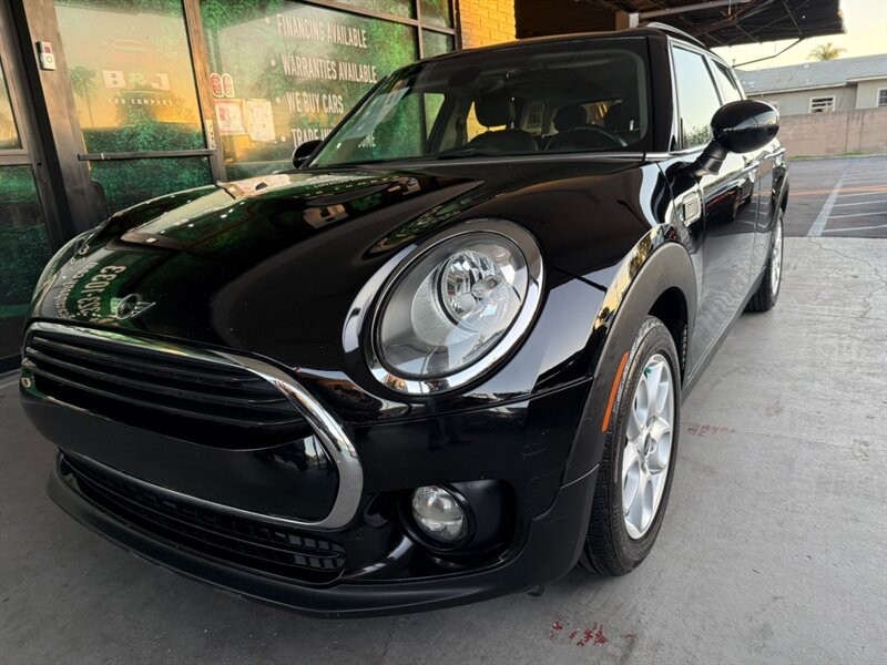 MINI Cooper Clubman Vehicle Full-screen Gallery Image 03