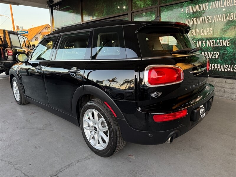 MINI Cooper Clubman Vehicle Full-screen Gallery Image 06