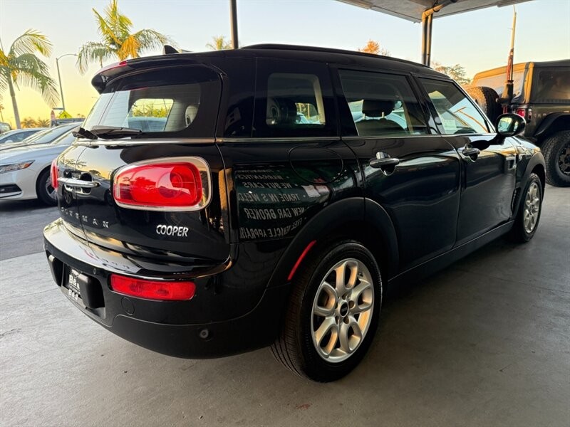 MINI Cooper Clubman Vehicle Full-screen Gallery Image 10