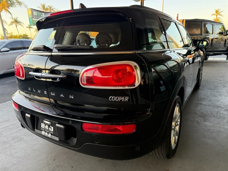 MINI Cooper Clubman Vehicle Full-screen Gallery Image 11