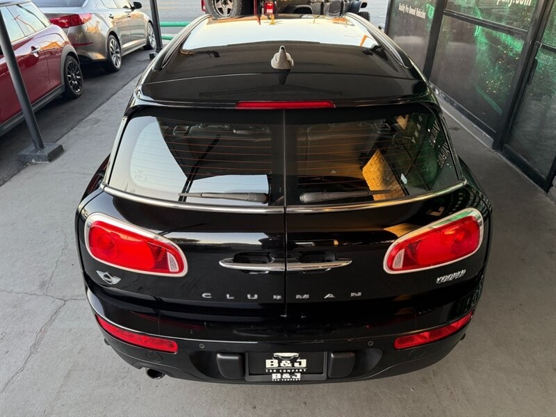 MINI Cooper Clubman Vehicle Full-screen Gallery Image 15