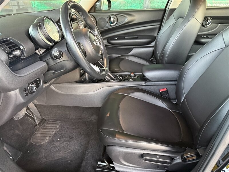 MINI Cooper Clubman Vehicle Full-screen Gallery Image 17