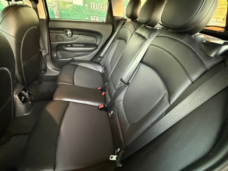 MINI Cooper Clubman Vehicle Full-screen Gallery Image 24