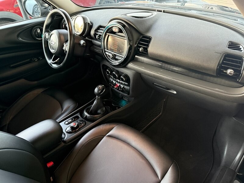 MINI Cooper Clubman Vehicle Full-screen Gallery Image 26