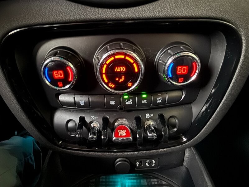 MINI Cooper Clubman Vehicle Full-screen Gallery Image 31