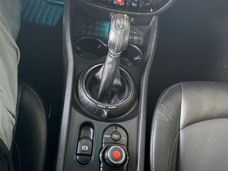 MINI Cooper Clubman Vehicle Full-screen Gallery Image 33