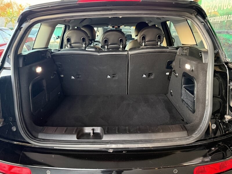 MINI Cooper Clubman Vehicle Full-screen Gallery Image 35