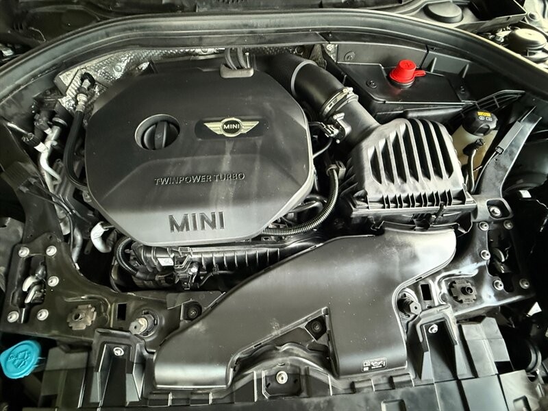 MINI Cooper Clubman Vehicle Full-screen Gallery Image 36