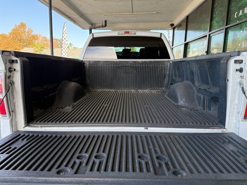 Ford F-150 Vehicle Full-screen Gallery Image 16