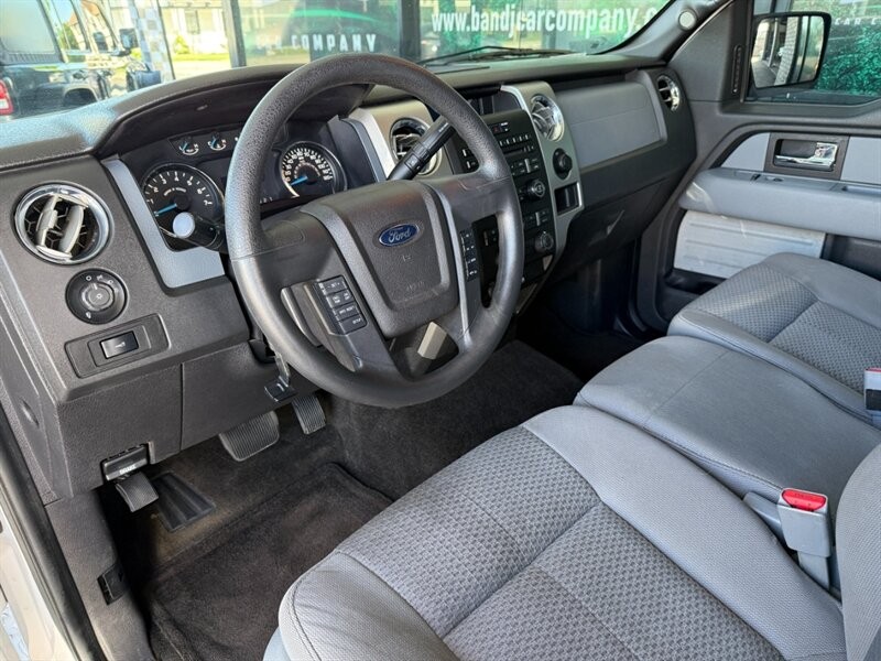 Ford F-150 Vehicle Full-screen Gallery Image 17