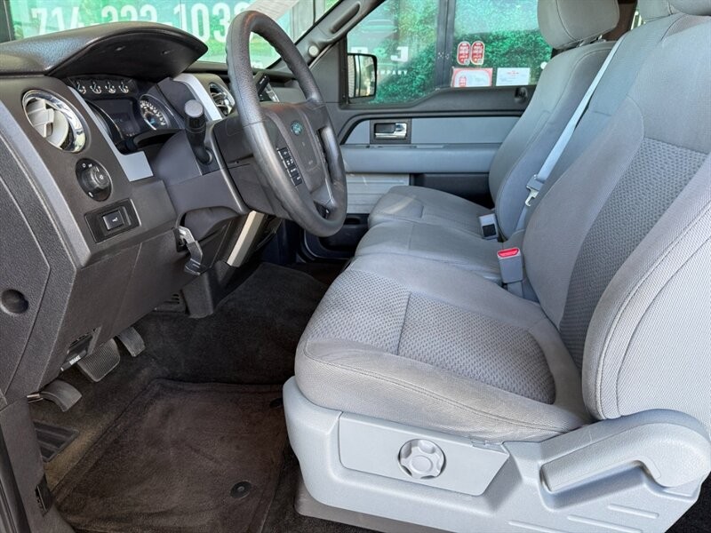 Ford F-150 Vehicle Full-screen Gallery Image 18