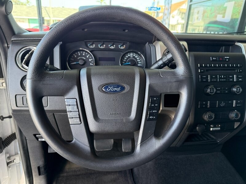 Ford F-150 Vehicle Full-screen Gallery Image 20