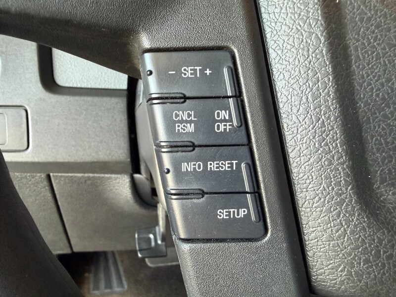 Ford F-150 Vehicle Full-screen Gallery Image 21