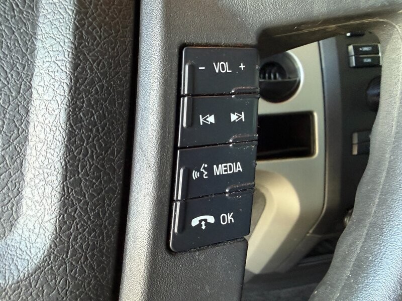 Ford F-150 Vehicle Full-screen Gallery Image 22