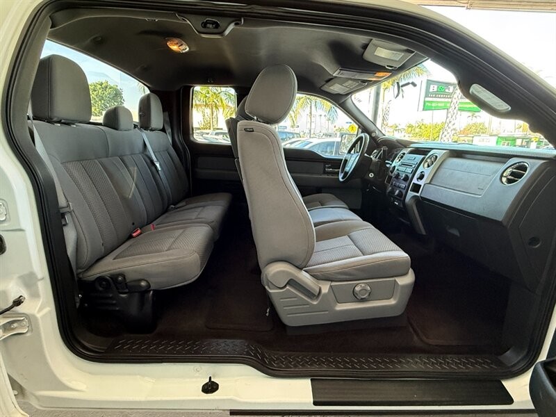 Ford F-150 Vehicle Full-screen Gallery Image 28